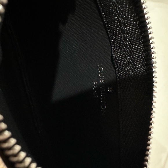 Louis Vuitton Key Pouch - Picture 6 of 9